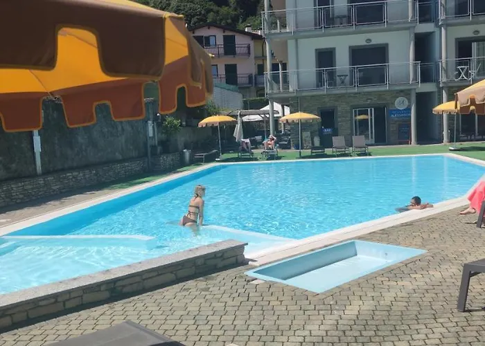 Alessandra מלון דירות 4*