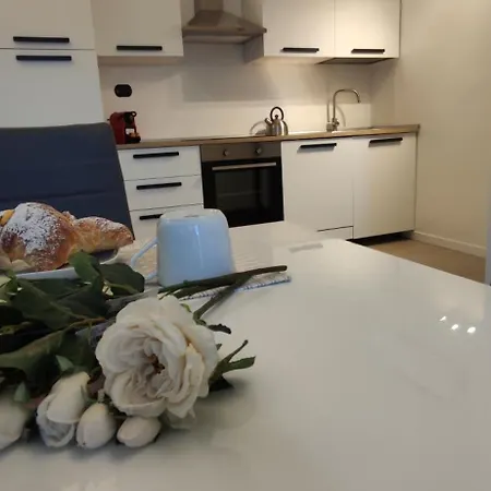 Alessandra دومازو